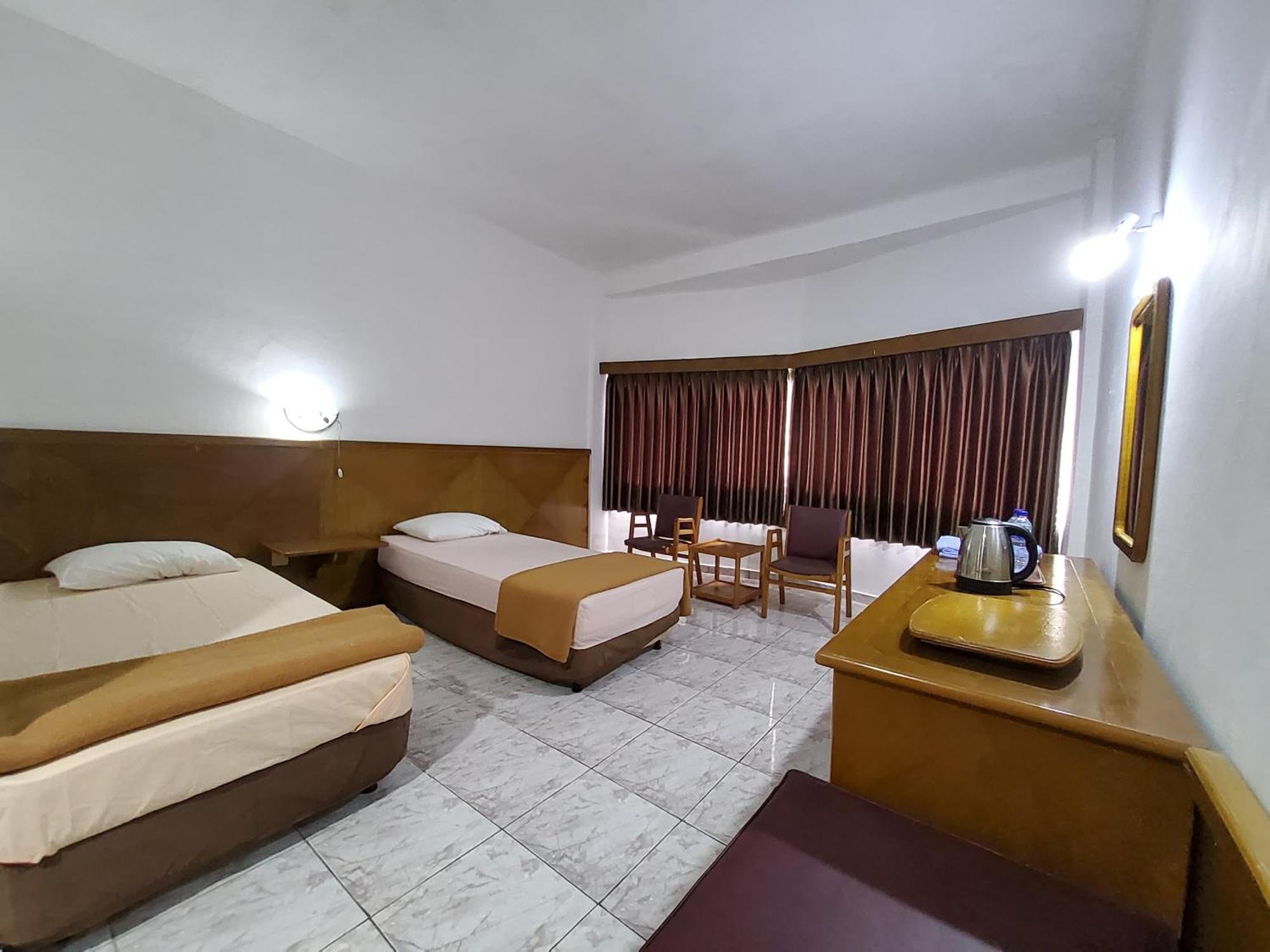 Hotel Kumala Samudra Cikakak Ngoại thất bức ảnh